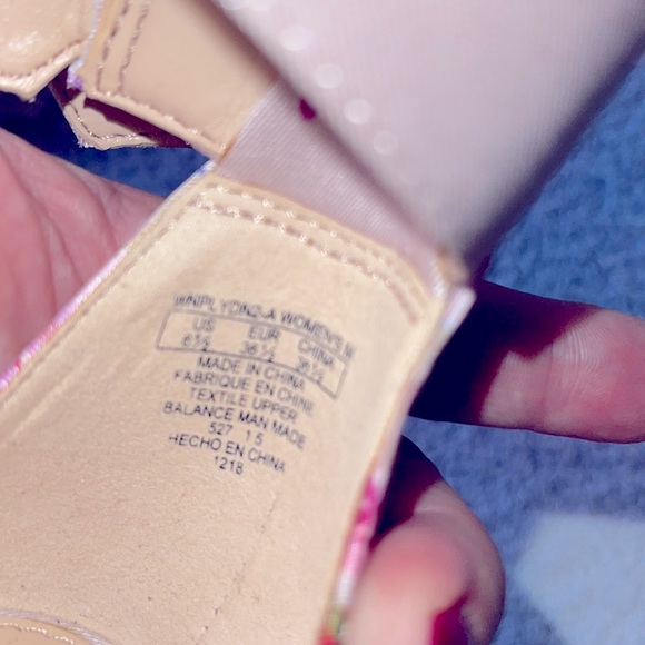 BNWOT Sandals - Picture 4 of 5